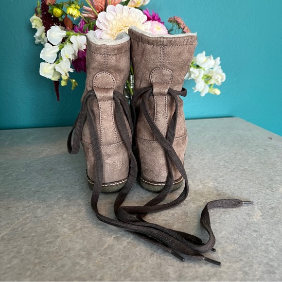 ALDO Wedge Shearling Booties Size 39 - Picture 5 of 7